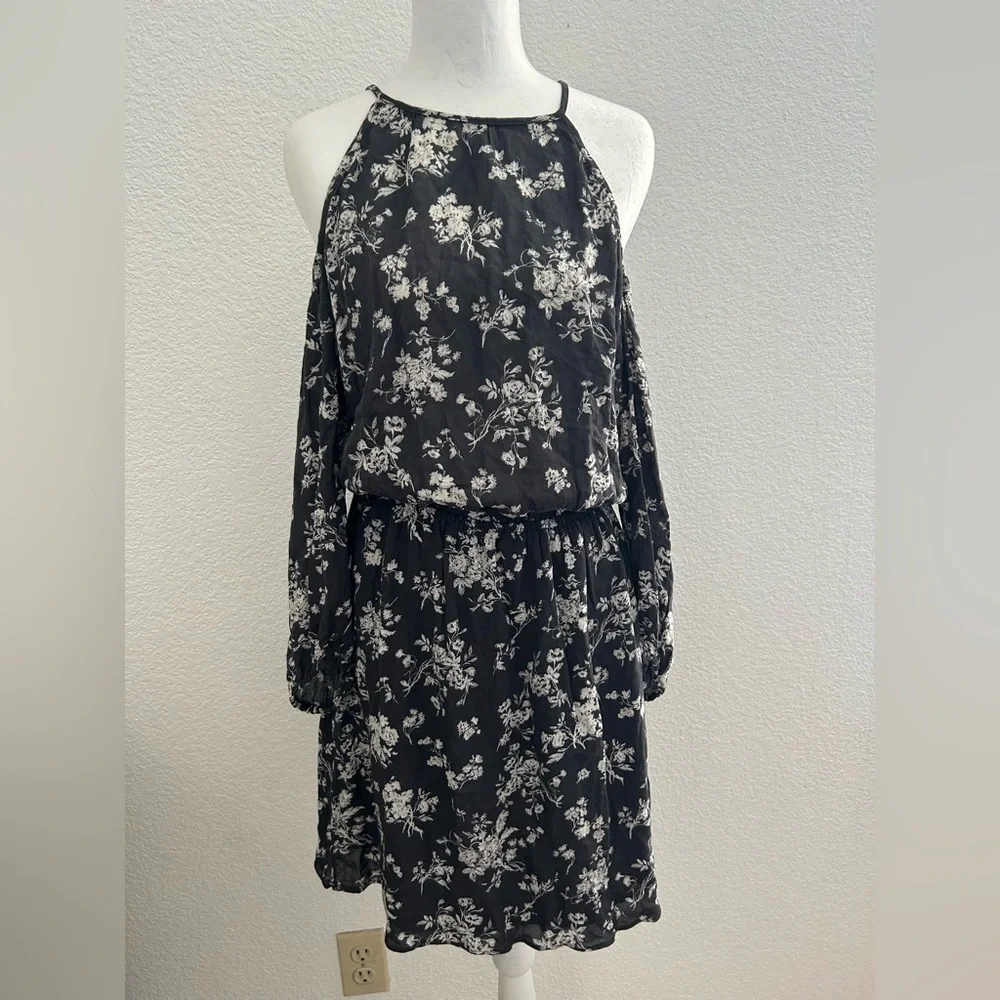 american eagle black and white dress American Eagle Outfitters Medium Black White Print Dress Skater Fit Flare Mini